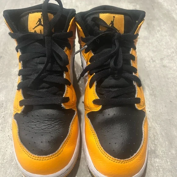 Nike Air Jordan Mid Range Sneakers - Black and Orange 7Y - Picture 7 of 9